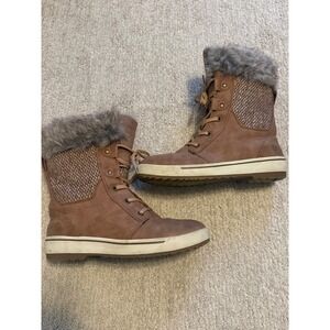 "Cozy & Cute Brown Lace-Up Hiking Boots Faux Fur Trim - Size 9 Pre-Loved ❤️"